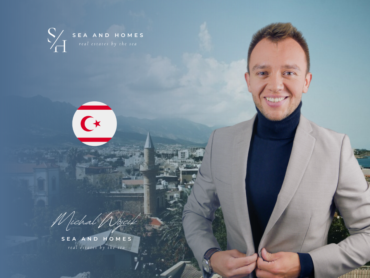 Panorama Kyrenii z flagą Cypru Północnego - baner artykułu o kredycie hipotecznym na Cyprze Północnym 2026